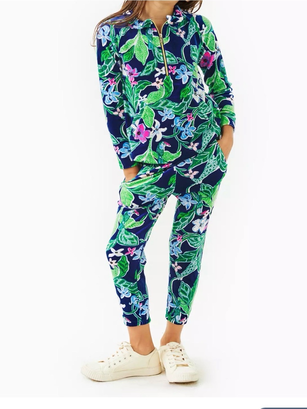 JUSTINE HALF ZIP UPF 50+ & Joggers Set in MULTI UNTAMED. Size Medium